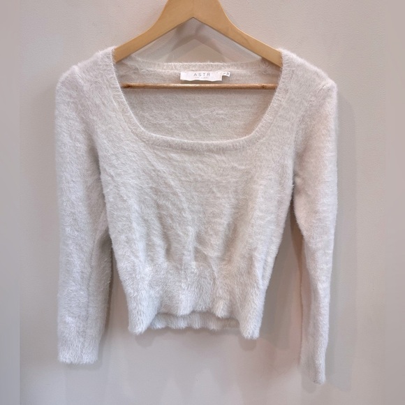 ASTR the Label Y2K Style White Fuzzy Sweater - Picture 1 of 3